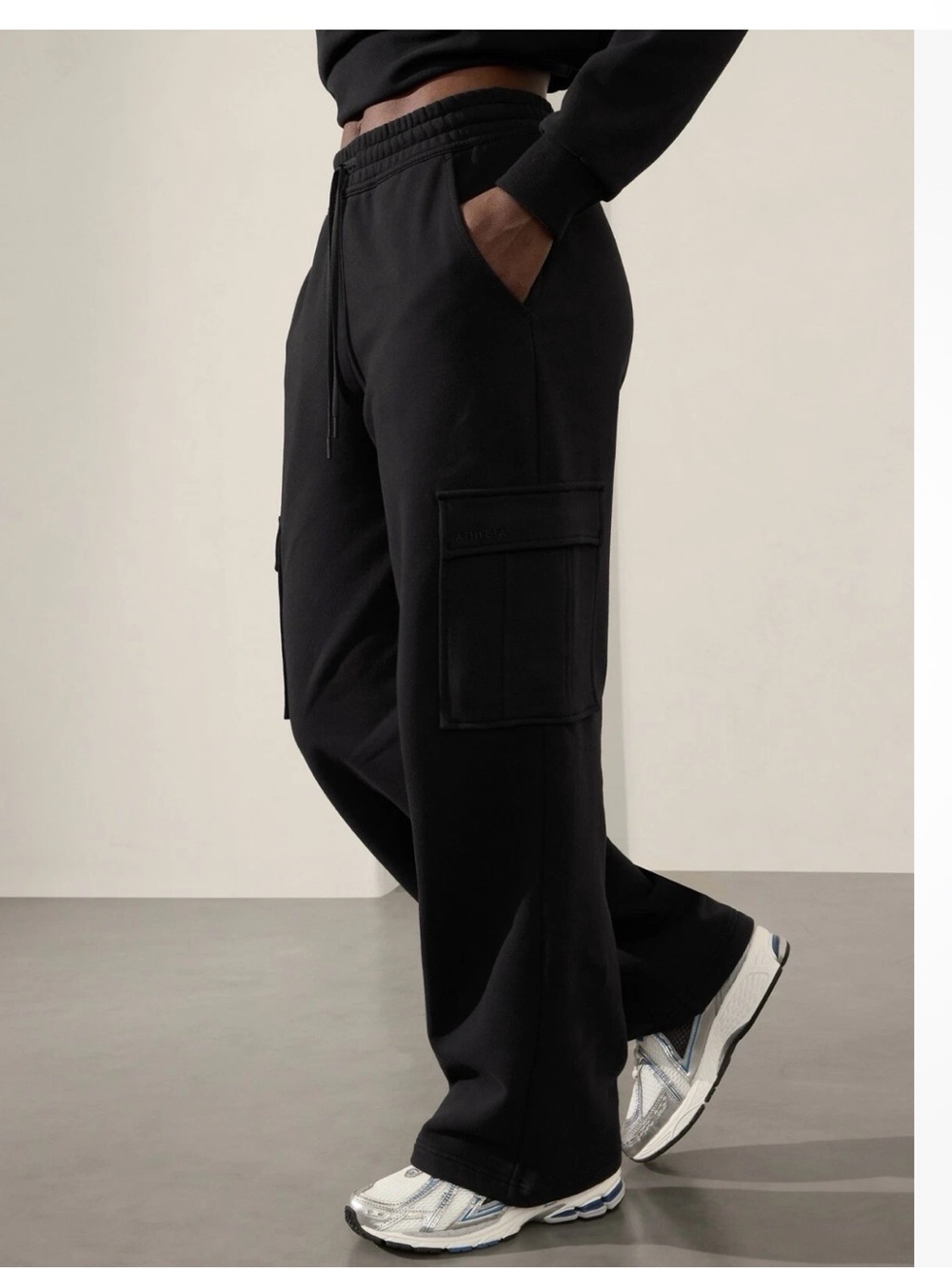 Athleta Black Mid-Rise Cargo Fleece Pants Size XXS